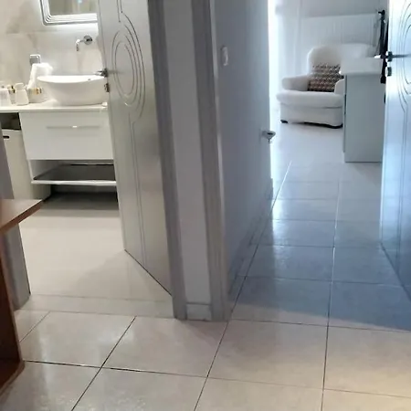 Spacious Modern City Apartment Rhodes City
